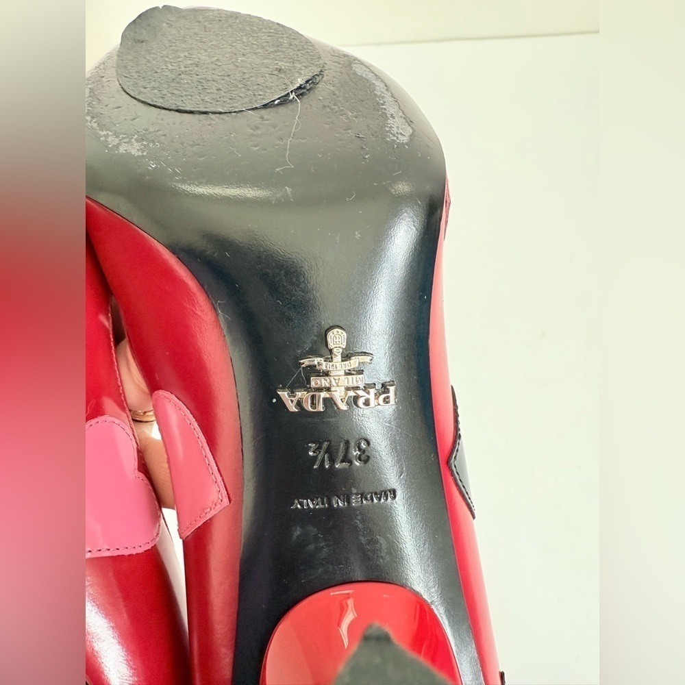Prada Red Patent Leather Heart Appliquè Pointed Toe Heart Pumps EU 37.5 - Picture 9 of 11